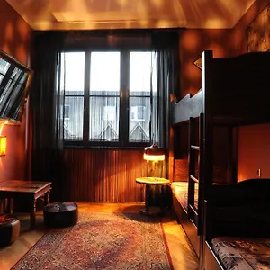 Deco Ostello